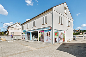 bastide le confort médical façade enseigne magasin crosne